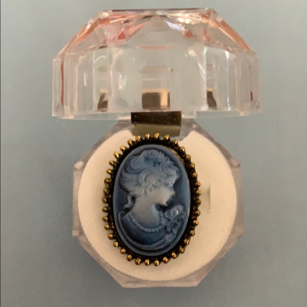 Blue cameo